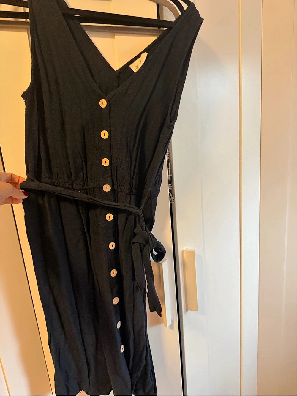 Universal Thread Women's Sleeveless Button-Front Midi Dress Black